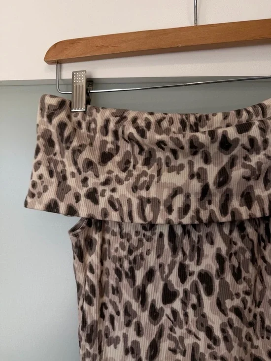 Pilcro Anthropologie Leopard Print Off Shoulder Top Womens Size Small - Picture 6 of 6